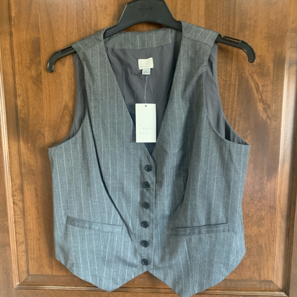 NWT Women’s Gray Pinstripe Vest - L